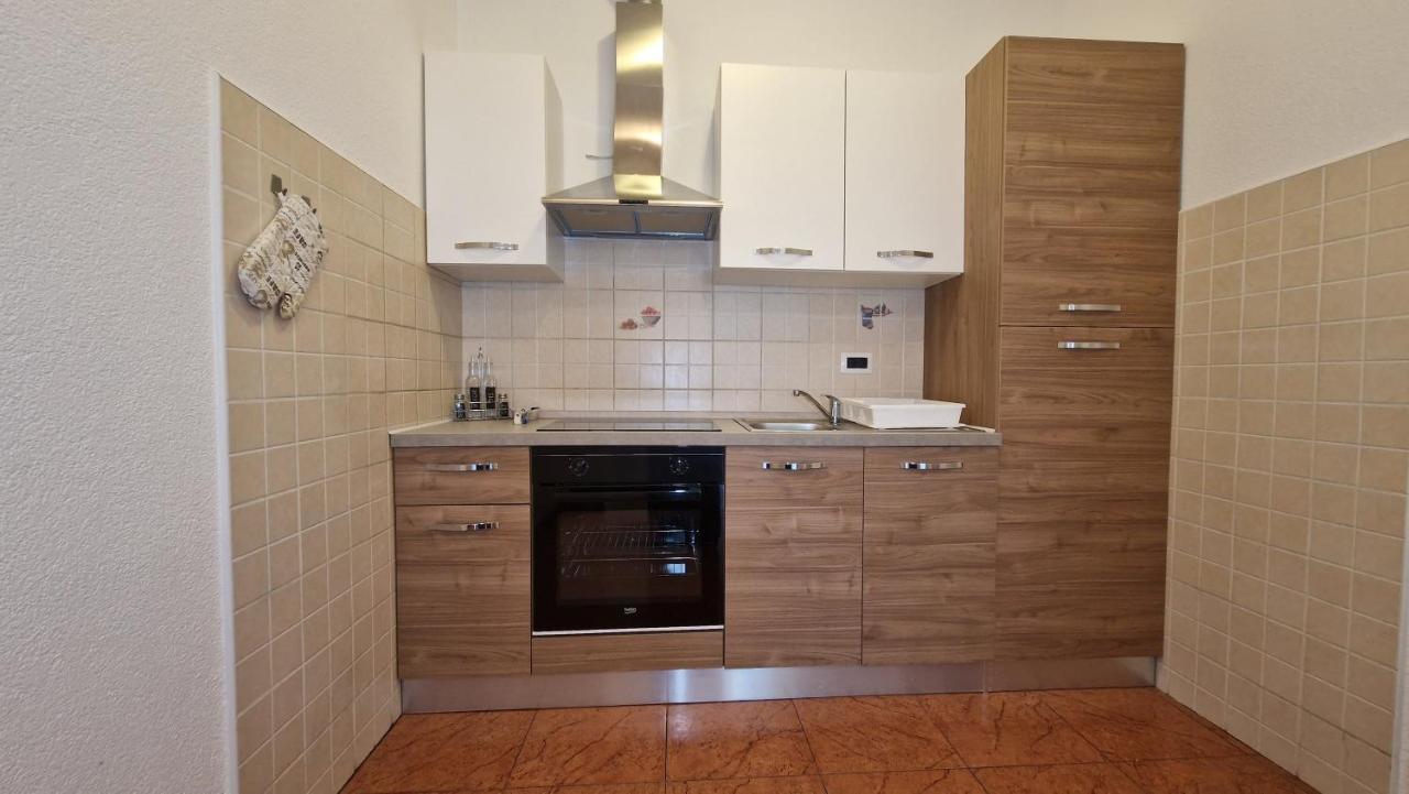 Apartments In Rijeka, Free Parking And Large Terrace, 15Min Drive From The Beach Exterior foto