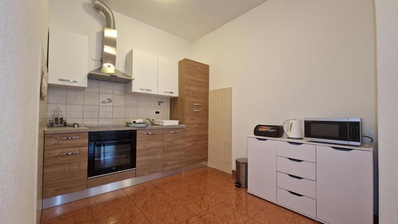 Apartments In Rijeka, Free Parking And Large Terrace, 15Min Drive From The Beach Exterior foto