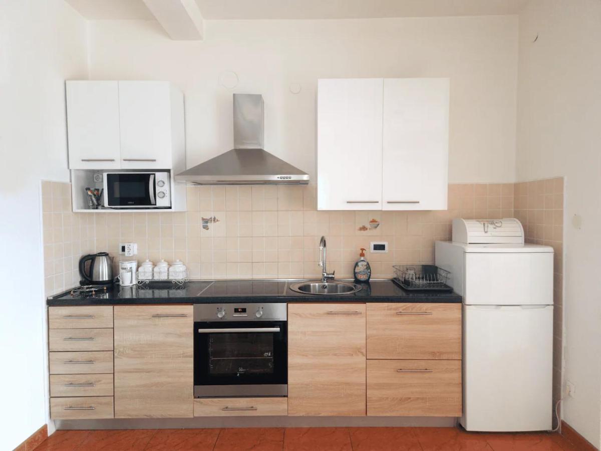 Apartments In Rijeka, Free Parking And Large Terrace, 15Min Drive From The Beach Exterior foto