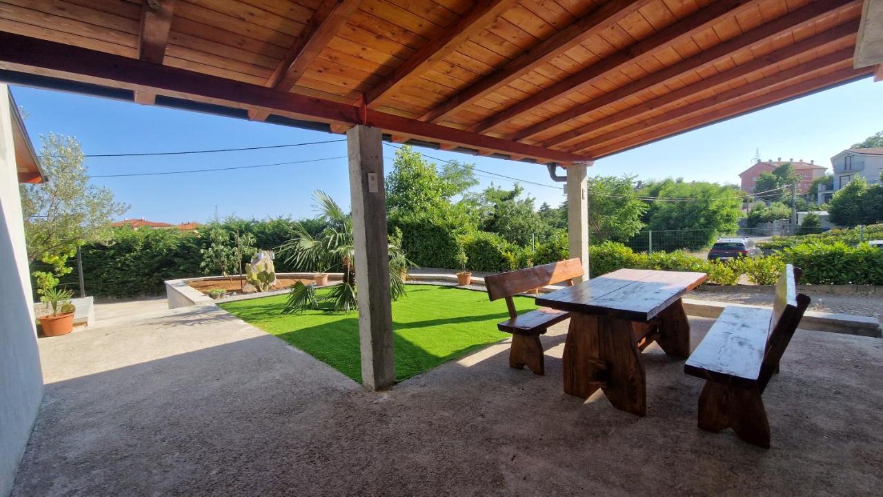 Apartments In Rijeka, Free Parking And Large Terrace, 15Min Drive From The Beach Exterior foto