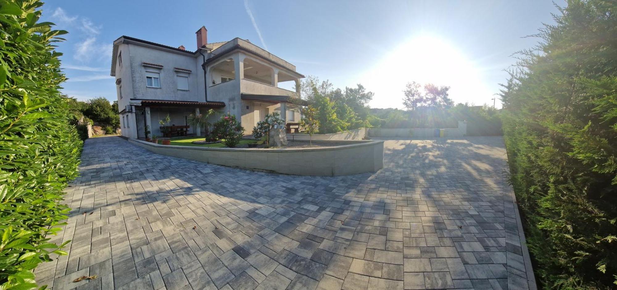 Apartments In Rijeka, Free Parking And Large Terrace, 15Min Drive From The Beach Exterior foto